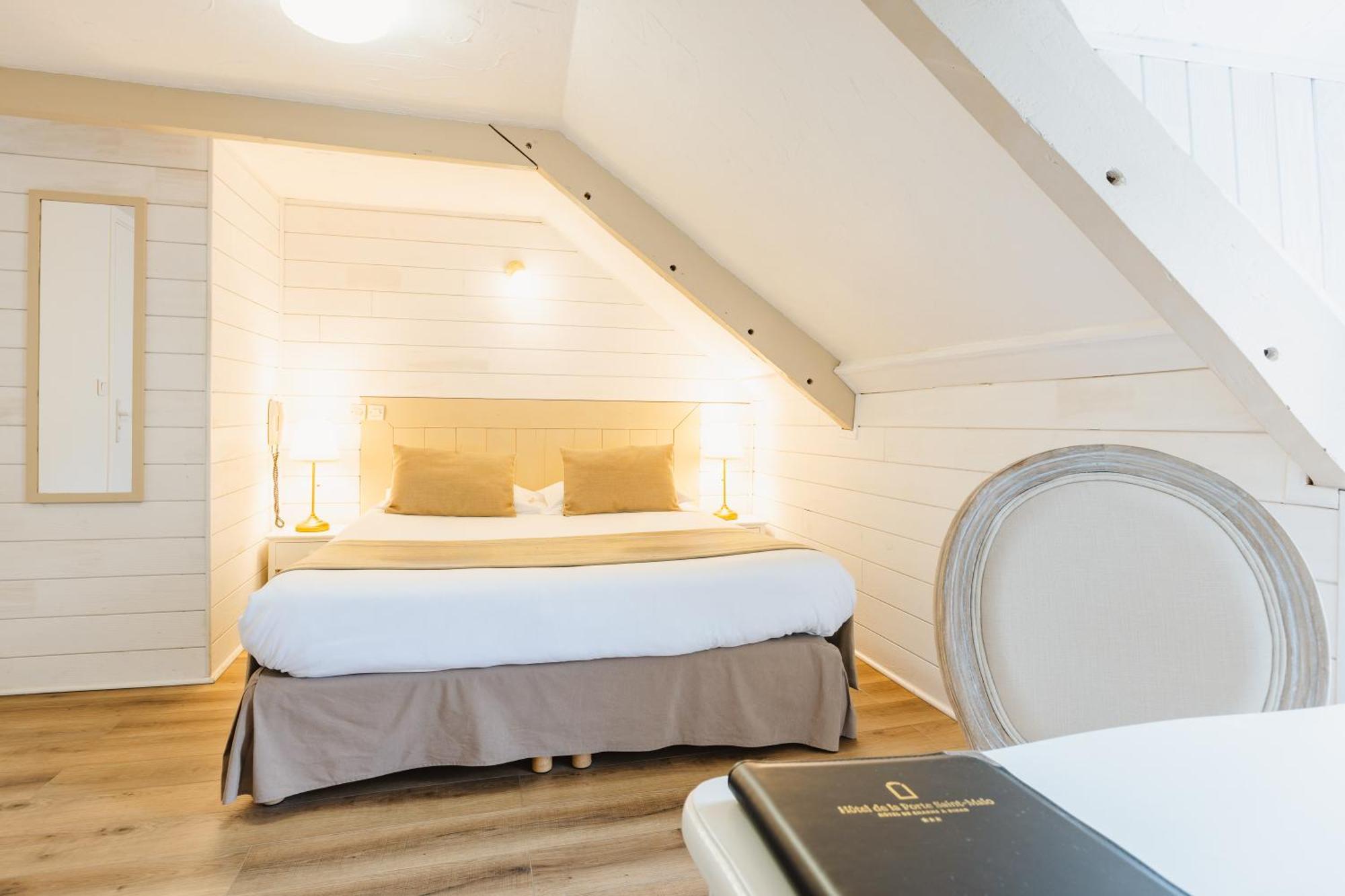 Demeures & Chateaux - Hotel De La Porte Saint-Malo ดีน็อง ภายนอก รูปภาพ
