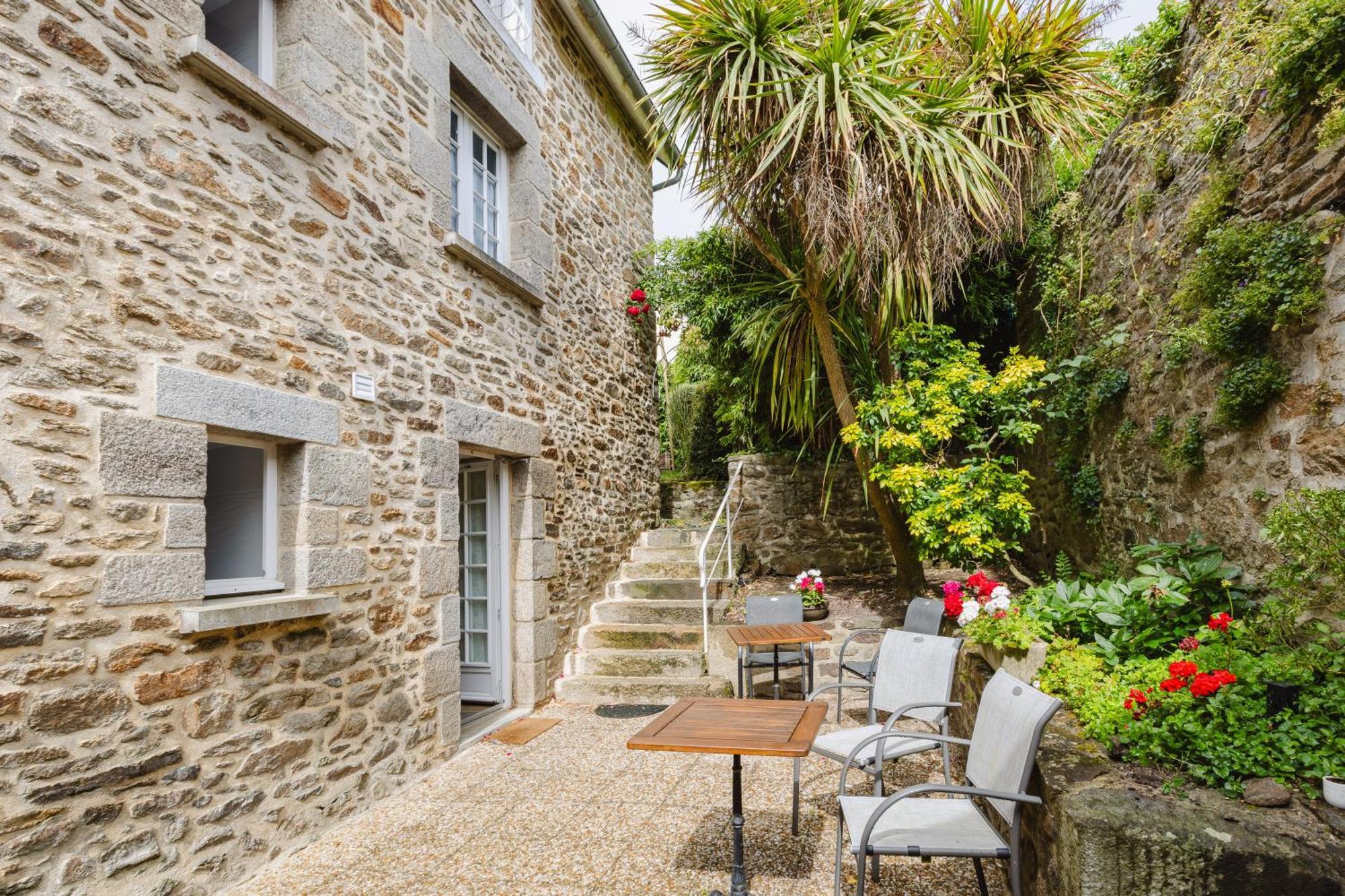 Demeures & Chateaux - Hotel De La Porte Saint-Malo ดีน็อง ภายนอก รูปภาพ