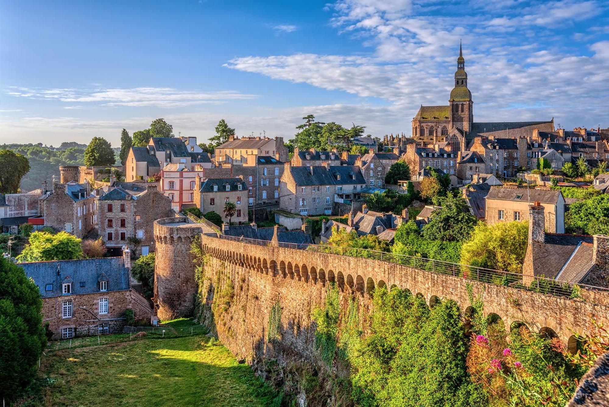 Demeures & Chateaux - Hotel De La Porte Saint-Malo ดีน็อง ภายนอก รูปภาพ